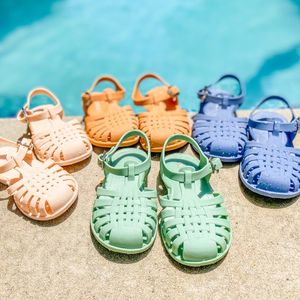 Bu yaz da moda: Jelly sandalet 