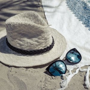 Her güneş gözlüğü korumaz!