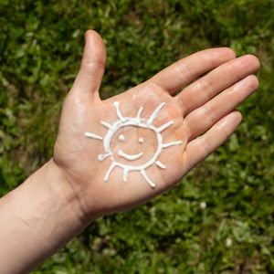 Çocuk ve yetişkin güneş kremi arasındaki fark nedir?