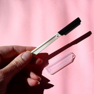 Pürüzsüz ve parlak bir cilt: Dermaplaning