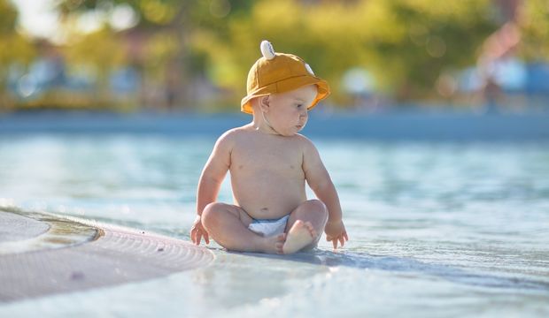 Havuzdan ve denizden korkan çocuğa nasıl davranmalı?