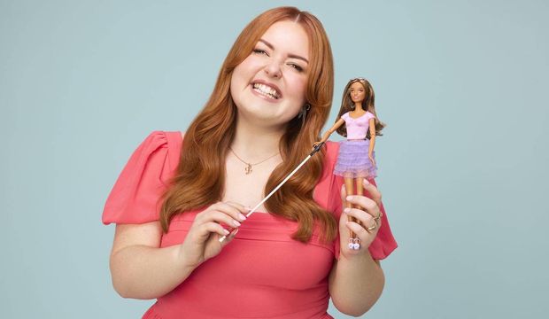 Görme engelli ilk Barbie
