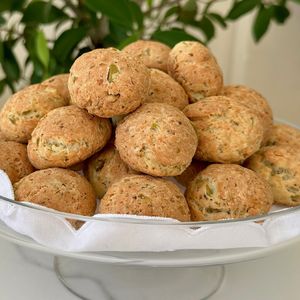 Glutensiz unlu zeytinli minik çörekler 