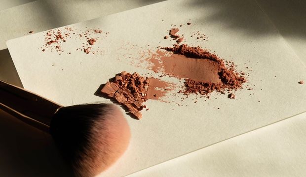 Vesikalık fotoğraf makyajı nasıl yapılır?