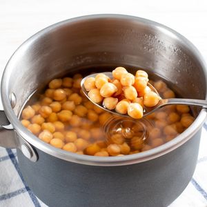 Bakliyatları pişirmeden önce ıslatmak...