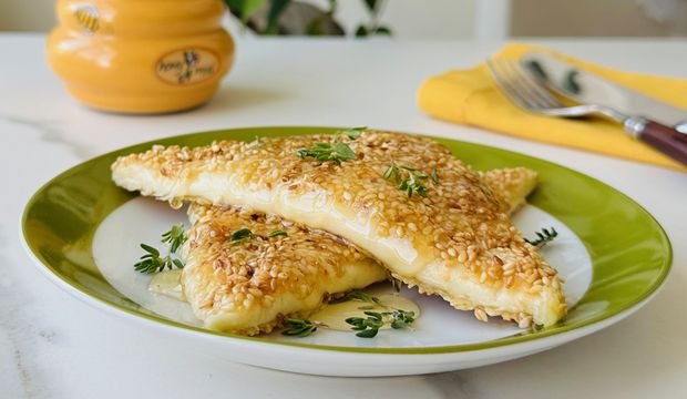 Saganaki (Susamlı Peynir Kızartması)