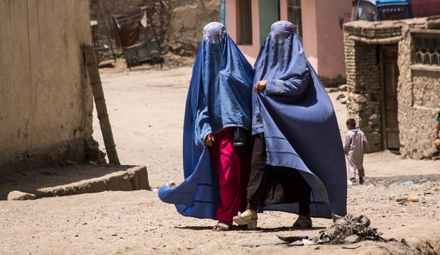 Taliban'dan kadın sesine yasak!
