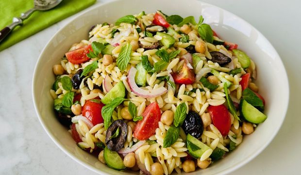 Nohutlu arpa şehriye salatası 