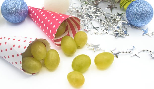 Yeni yıl gecesi masa altında 12 üzüm yeme ritüeli