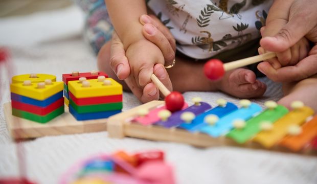Aşırı ebeveynlik nedir? Aşırı ebeveynliğin zararları nelerdir?