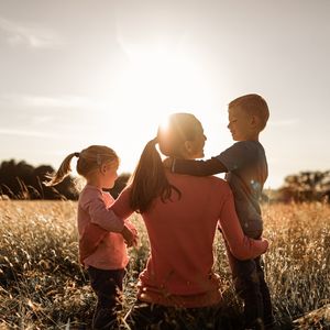 Anneniz kardeşinizi daha çok seviyor!