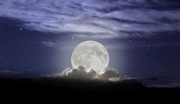 12 Şubat 2025 Aslan burcunda Dolunay