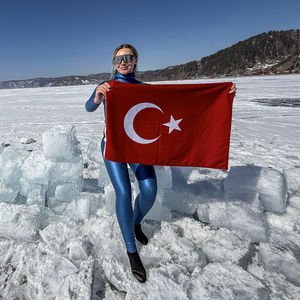 Şahika Ercümen'den bir ilk daha!