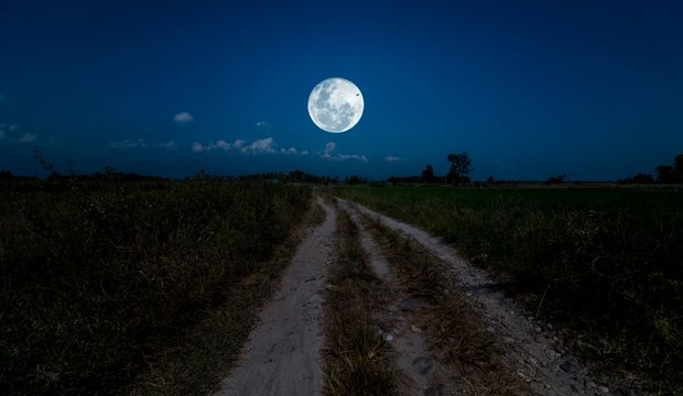 13 Nisan 2025 Terazi burcunda Dolunay