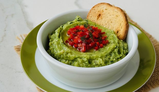 Kahvaltılık avokado ezmesi