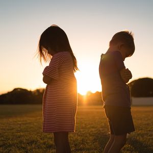 Kardeş rekabeti ile nasıl başa çıkılır?