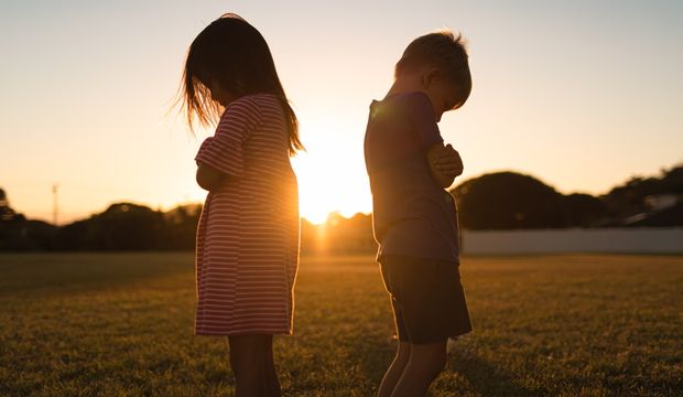 Kardeş rekabeti ile nasıl başa çıkılır?