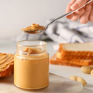 Yatmadan önce bir kaşık fıstık ezmesi yemek...