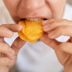 Ebeveynler gizlice abur cubur yiyor!