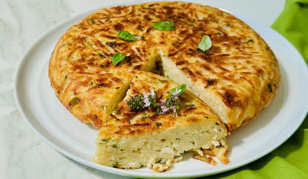 Tavada erişte böreği