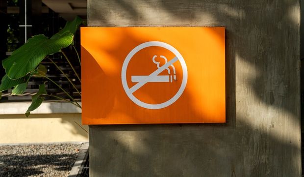 İspanya’da çocuğu sigara içen ebeveynlere ceza!