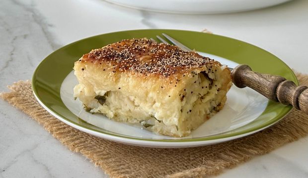Baklava yufkasıyla peynirli börek