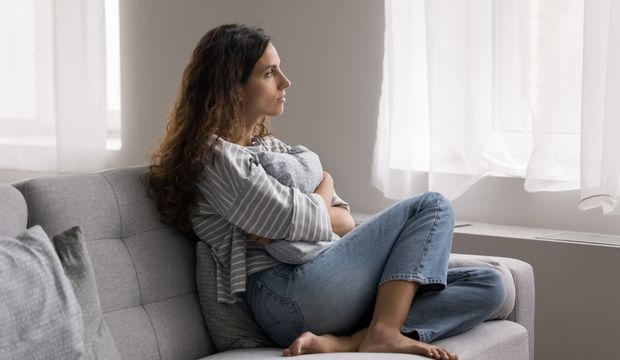 Ruminasyon nedir? Düşüncelere dalmanın 4 türü ve başa çıkma yolları