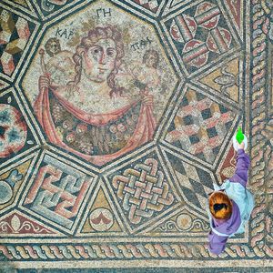 Lüks bir yapıya ait salon yer döşemesi 