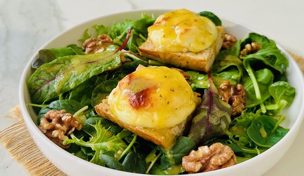 Keçi peynirli cevizli salata